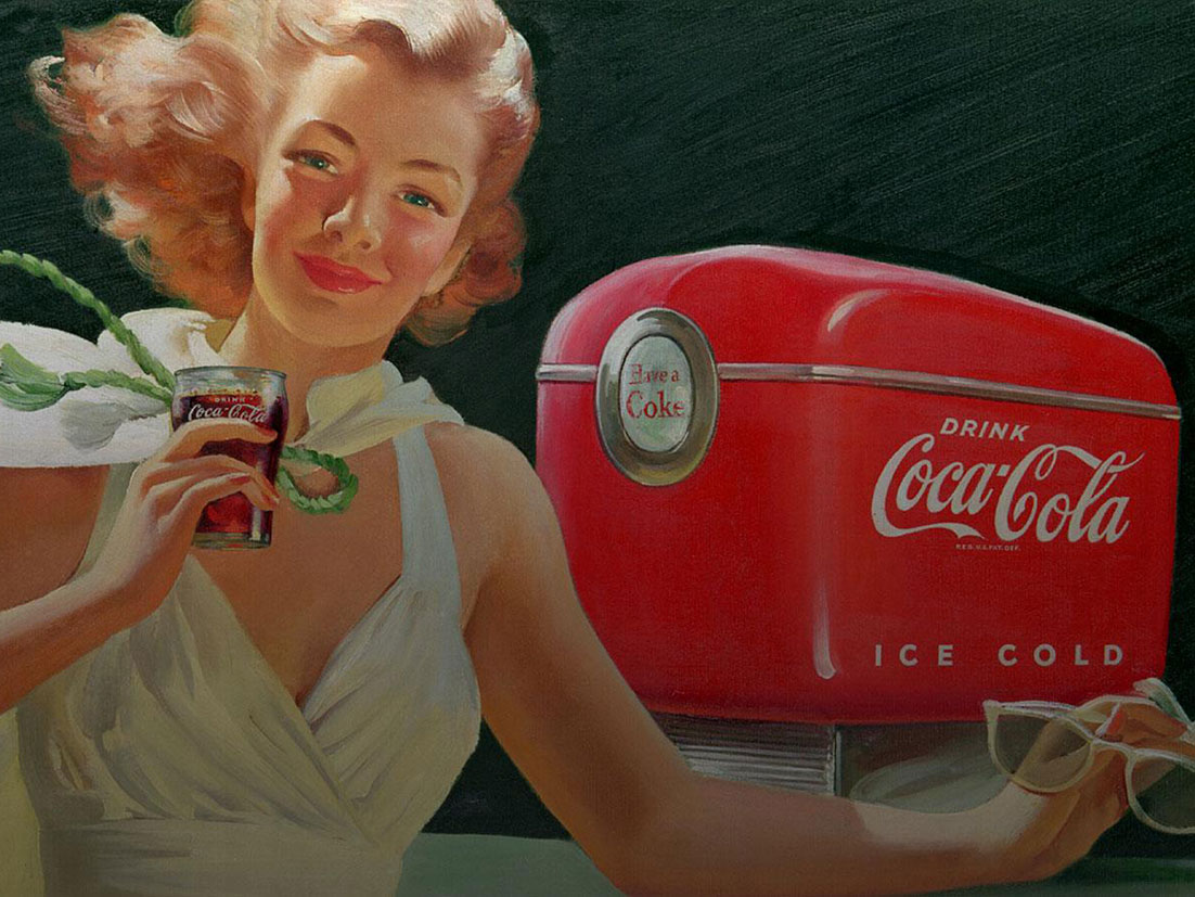 Mujer bebiendo Coca-Cola en imagen vintage
