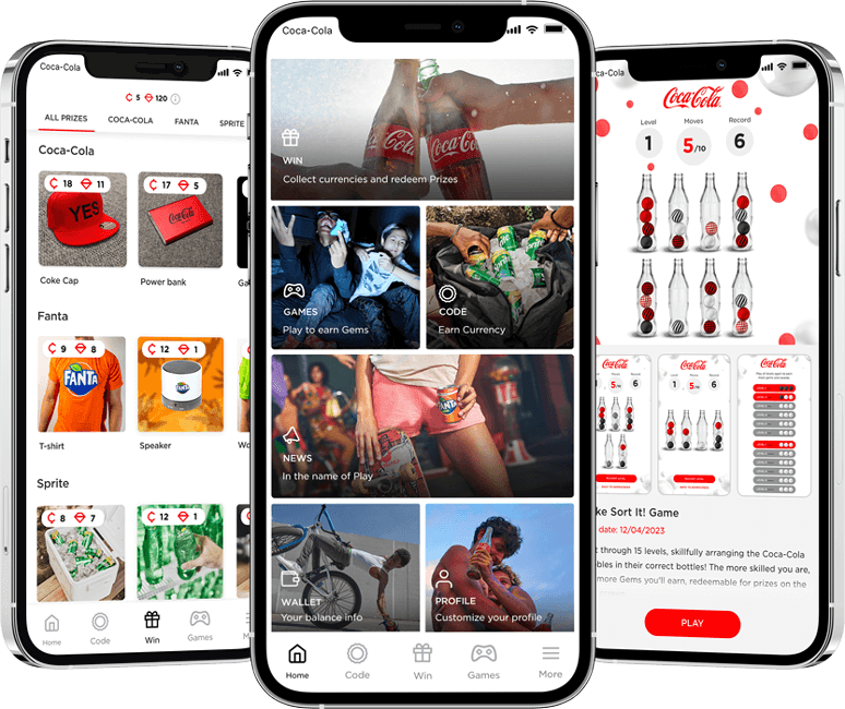 Tre smartphones som visar innehåll från Coca-Cola-appen