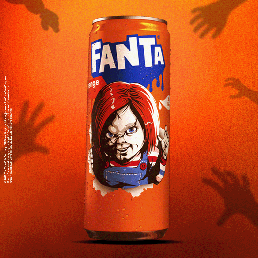 Kanaçe Fanta Orange me imazhin e Chucky-t në pjesën e përparme