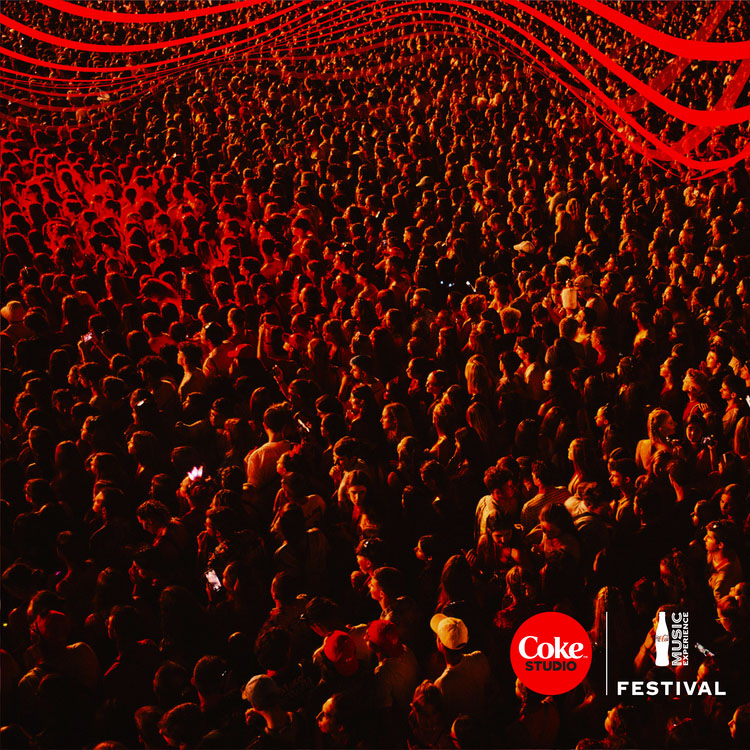 Vista aérea da multidão que compareceu ao Coca Cola Music Experience.