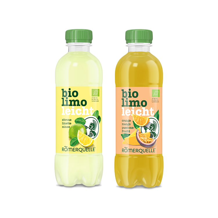 Zwei Flaschen Bio Limo Leicht in zwei Geschmacksvarianten. Links unten das Römerquelle-Logo und der Spruch „Belebt die Sinne“. In der linken Bildhälfte der Text „Manchmal ist weniger mehr – Bio Limo Leicht – Natürlich, frisch, kalorienarm“.