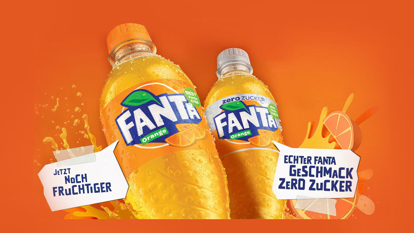 Banner mit zwei Flaschen Fanta und dem Text "Jetzt noch fruchtiger" und "Echter Fanta-Geschmack - Zero Zucker"