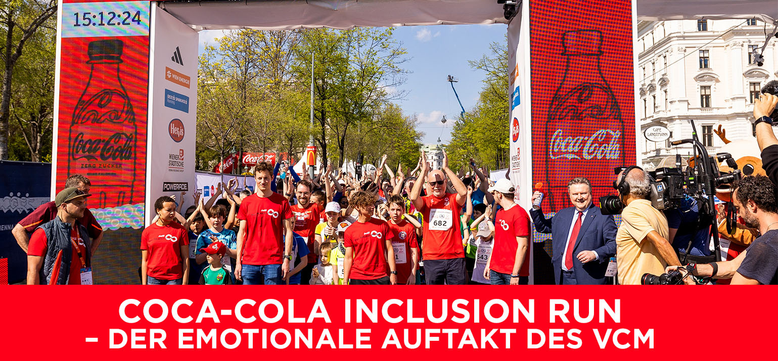Foto von Teilnehmern des Coca-Cola Inclusion Run in Wien, darübergelegt der Text "Coca-Cola Inclusion Run - Emotionaler Auftakt des Vienna City Marathon"