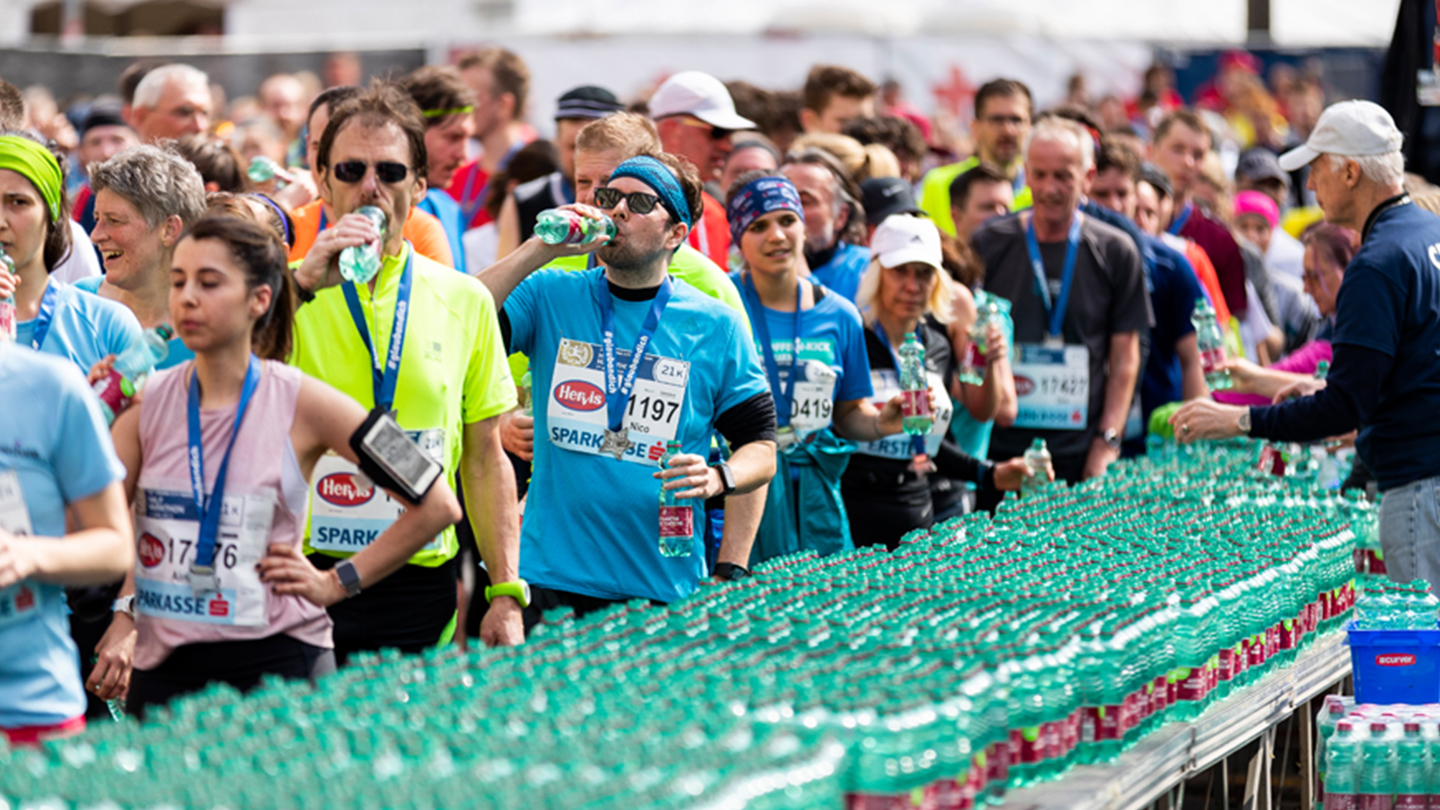 Foto laufender Menschen während des Vienna City Marathon