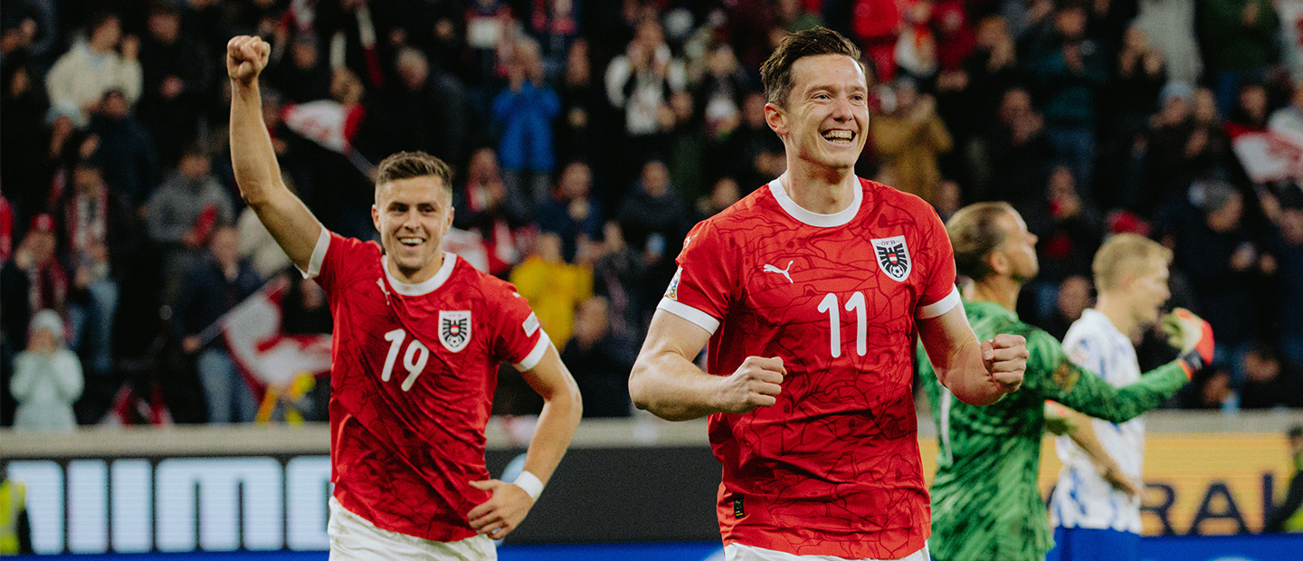 Michael Gregoritsch und Christoph Baumgartner beim Torjubel im roten Österreich-Trikot