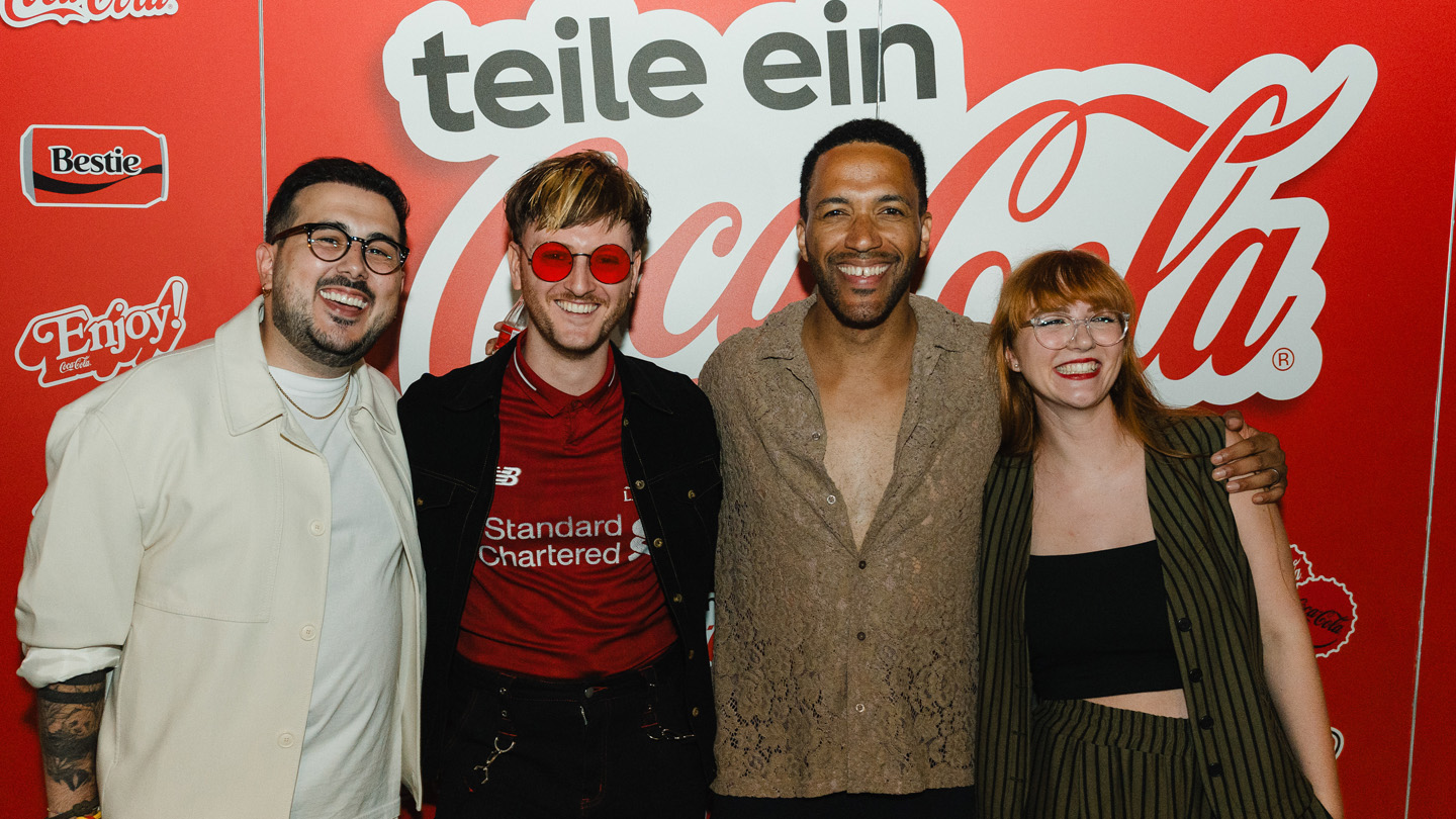 Cesár Samspon mit drei der sechs Final-Acts