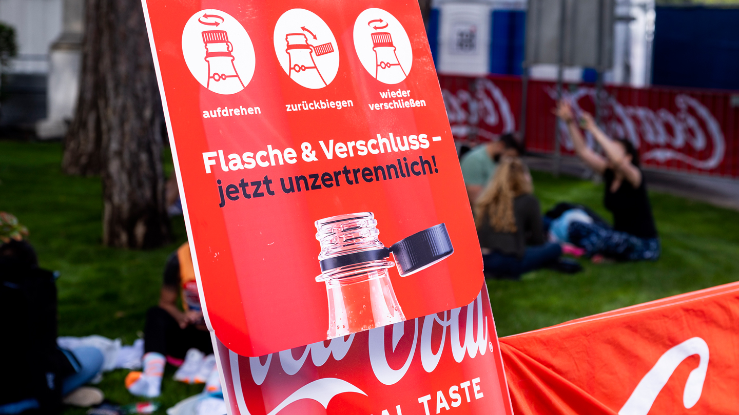 Plakat: Recyclebare PET-Flaschen Coca-Cola