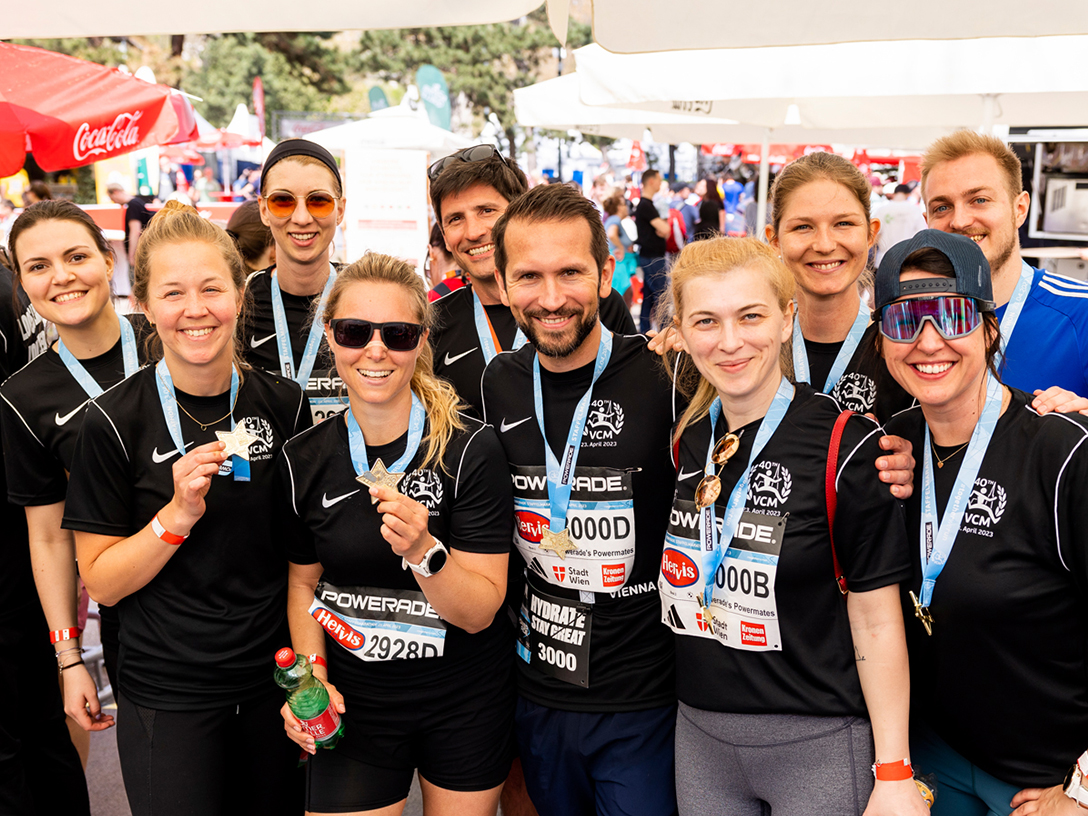 Gruppenbild: Teilnehmer:innen des Vienna City Marathons