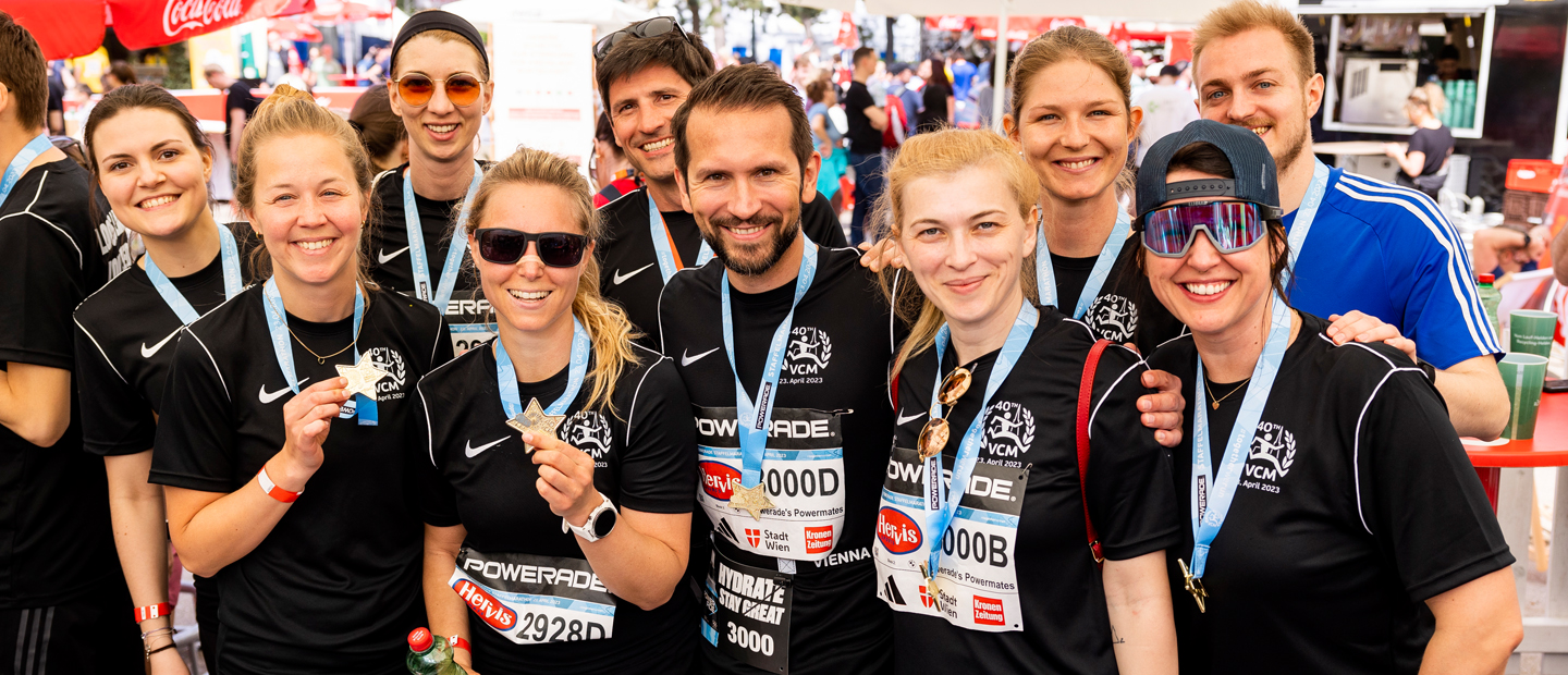 Gruppenbild: Teilnehmer:innen des Vienna City Marathons