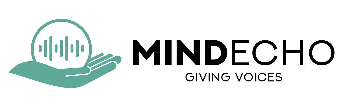 Logo von MindEcho mit stilisierter Hand, Sprachsignal und dem Claim „Giving Voices“.