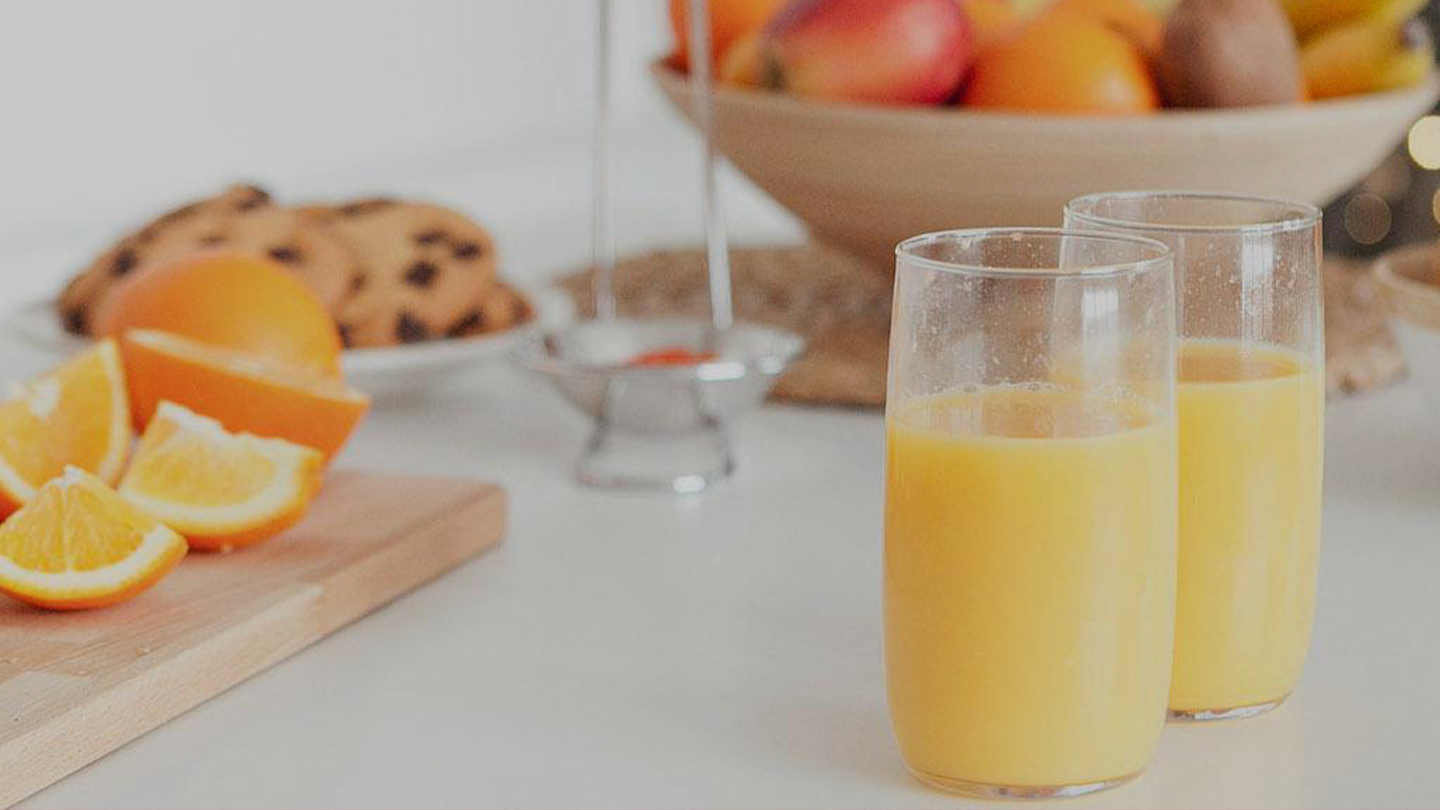 Petit déjeuner et jus d'orange