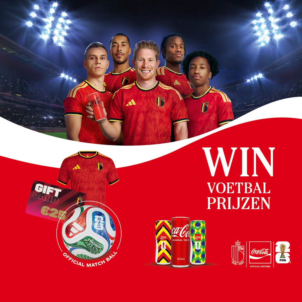 Vijf voetballers in rode Belgische tenues staan samen in een stadion onder felle verlichting; één van hen houdt een Coca‑Cola blikje vast. Onderaan op een rood vlak staat de tekst “Win voetbal prijzen” met afbeeldingen van prijzen: een Belgisch voetbalshirt, een cadeaukaart van €25, een officiële wedstrijdbal en Coca‑Cola blikjes, met bijbehorende logo’s.   Like  Dislike  Opnieuw genereren  Kopiëren naar klembord  Read aloud  Download Message