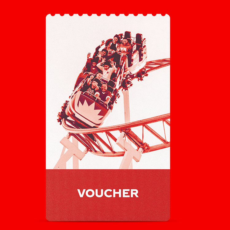 Bon rouge avec une illustration de montagnes russes remplies de personnes pendant un tour dans un parc d’attractions. En bas, le mot « VOUCHER » apparaît en lettres blanches sur fond rouge.
