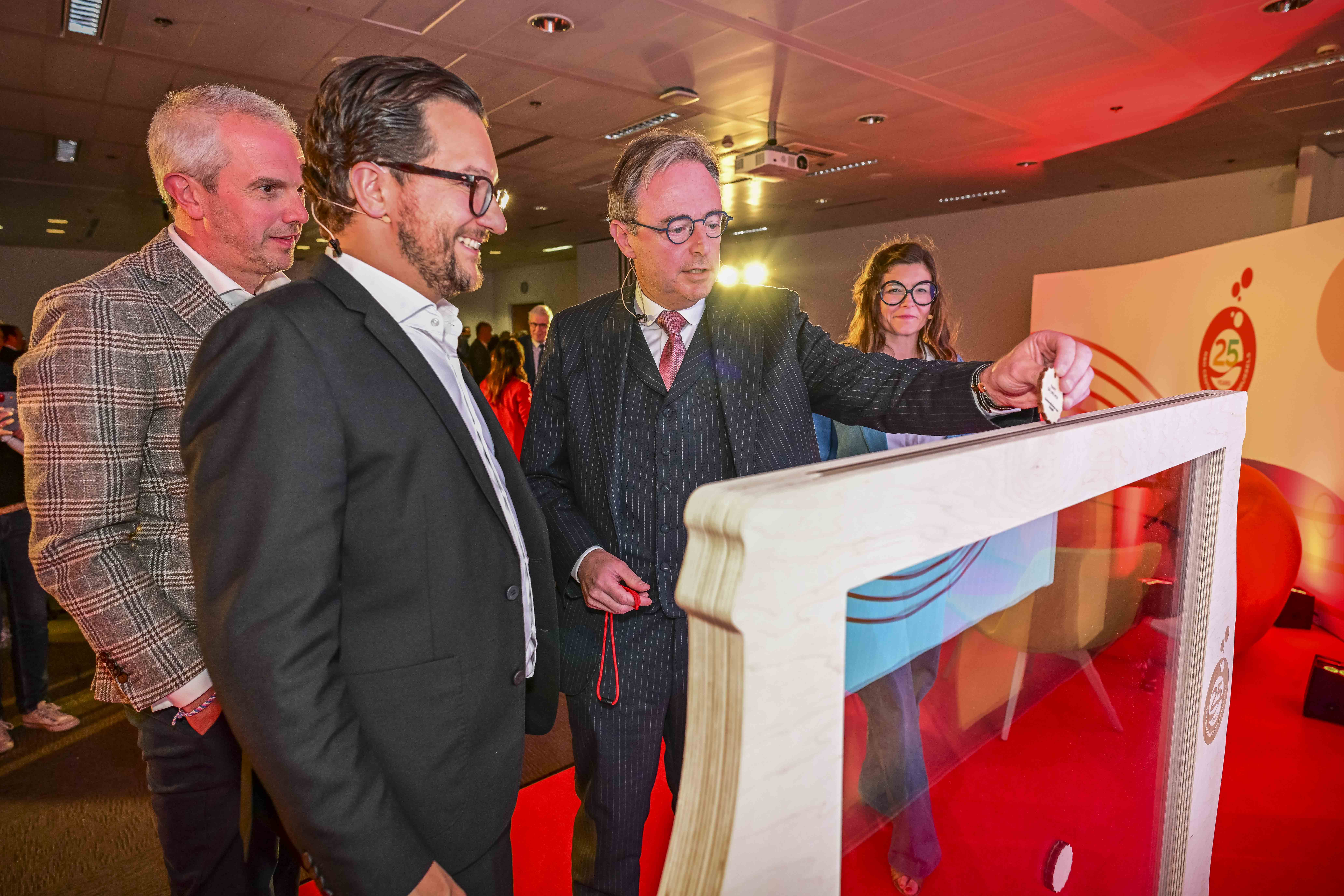 Eerste minister Bart de Wever op bezoek bij Coca-Cola