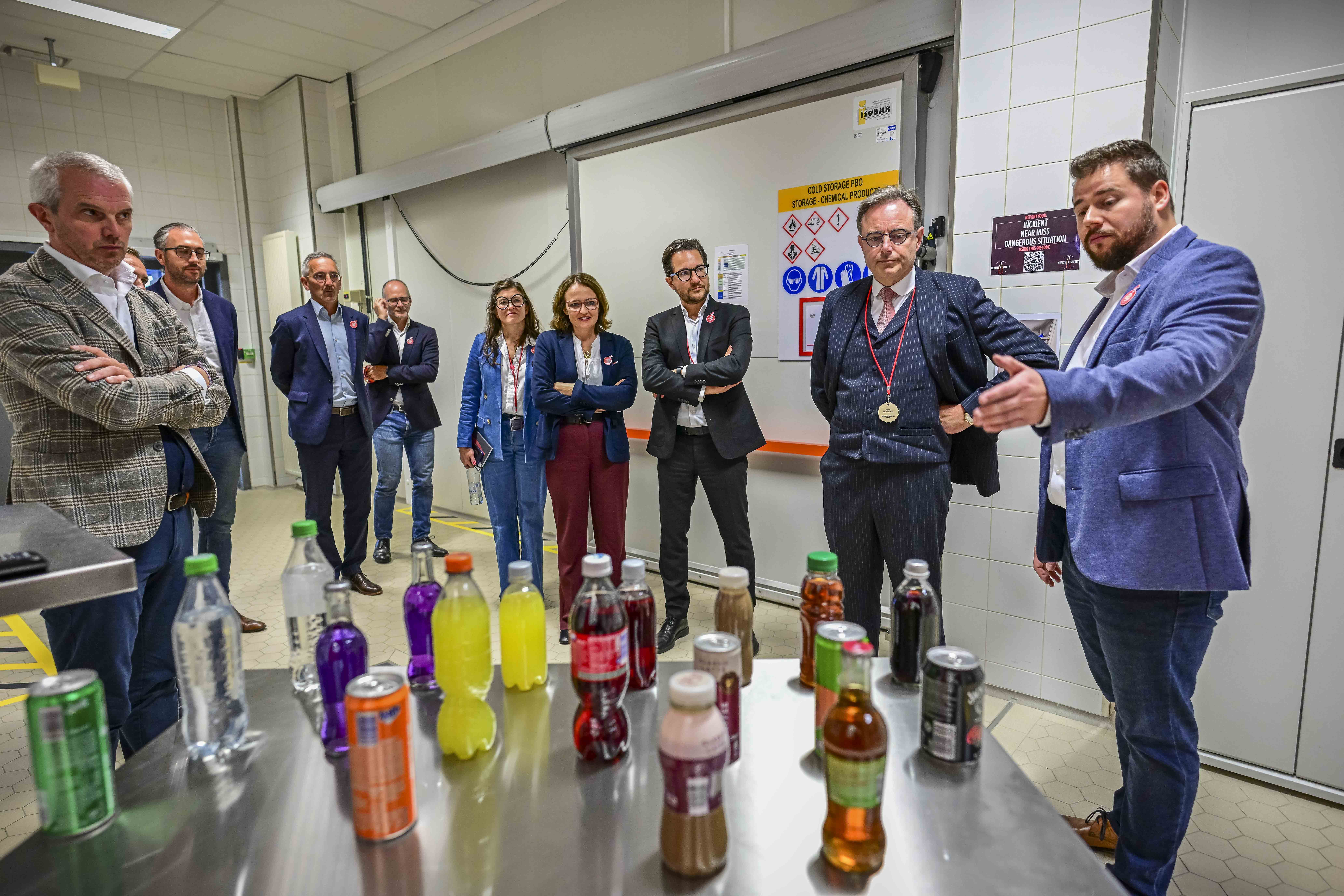 Eerste minister Bart de Wever op bezoek bij Coca-Cola