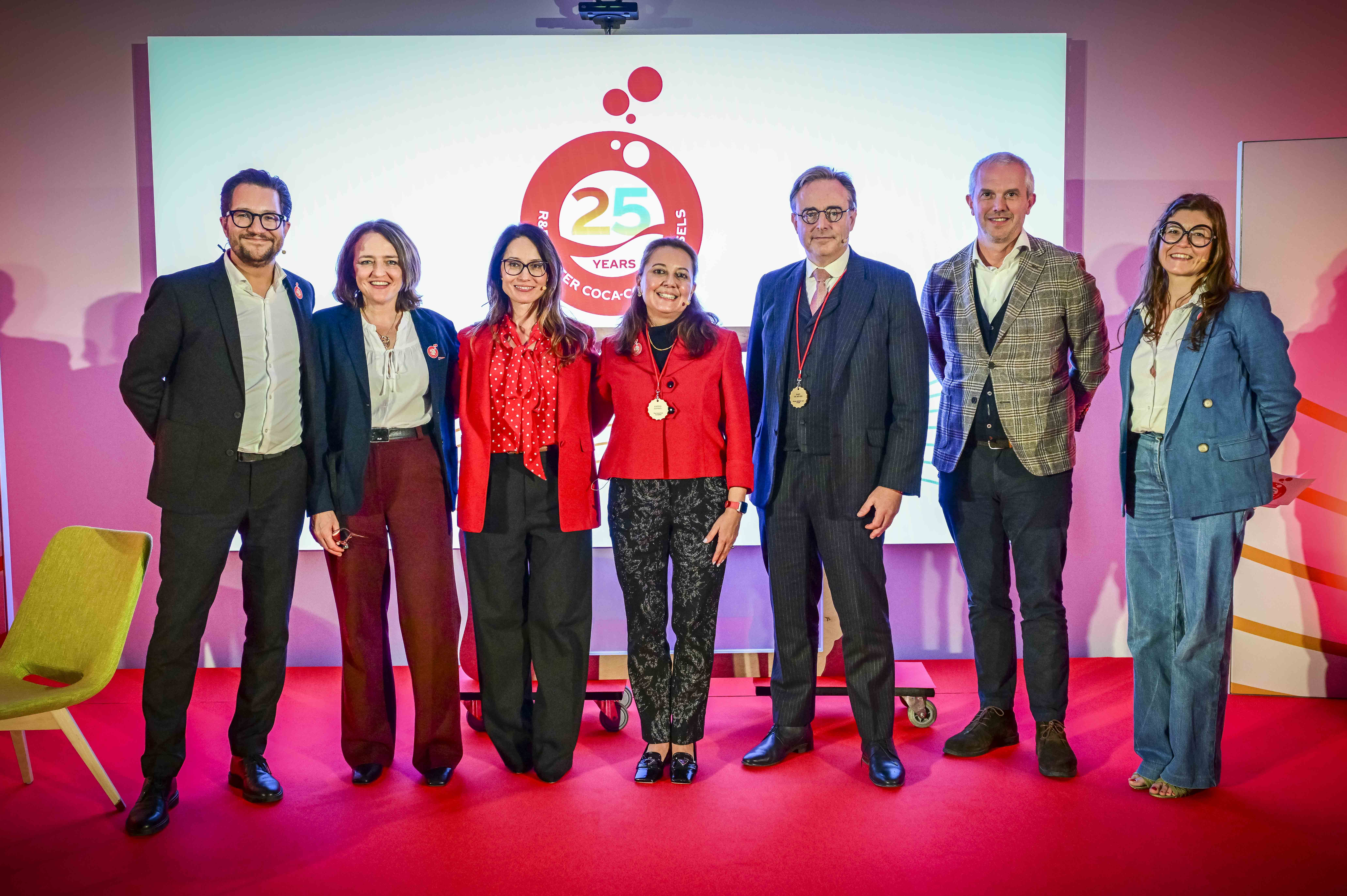 Bart De Wever op bezoek bij Coca-Cola