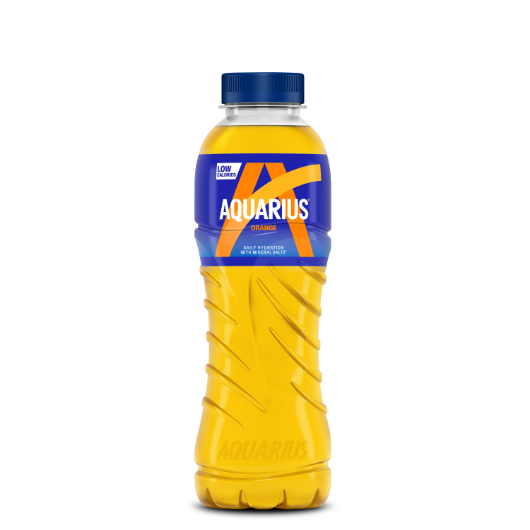 Een fles Aquarius Orange sportdrank