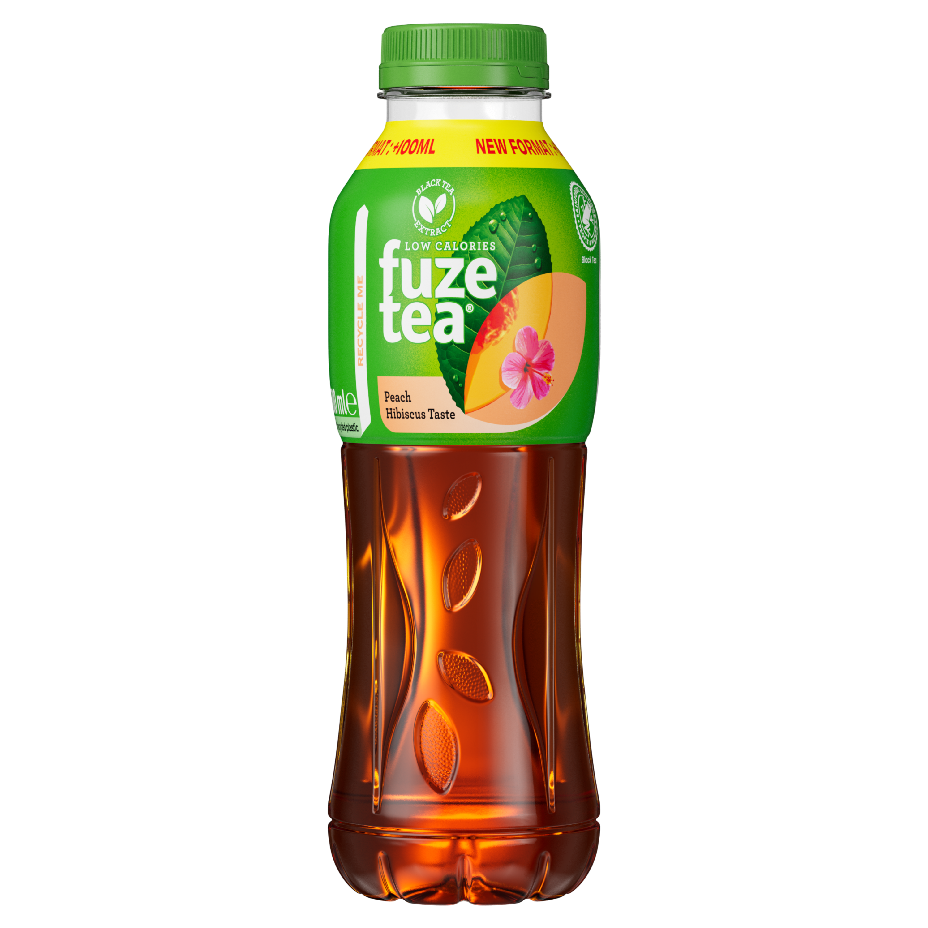 Fles Fuze Tea perzik-hibiscus, groene en oranje etikettering met bladeren, perzikpart en roze bloem, oranjekleurige drank met fijne waterdruppels. Opschrift “Low Calories” en “New Recipe”.