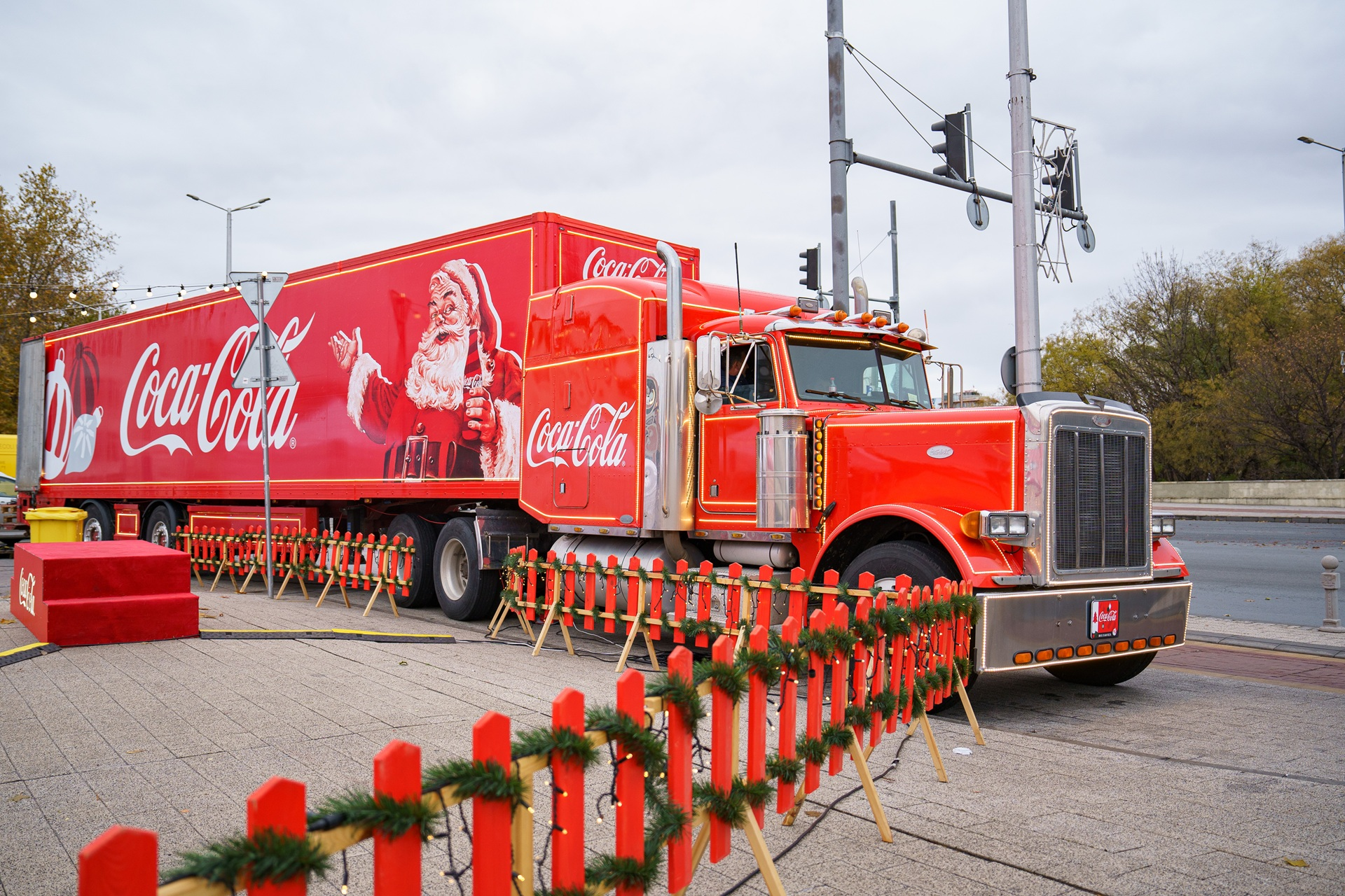 Коледният камион на Кока-Кола