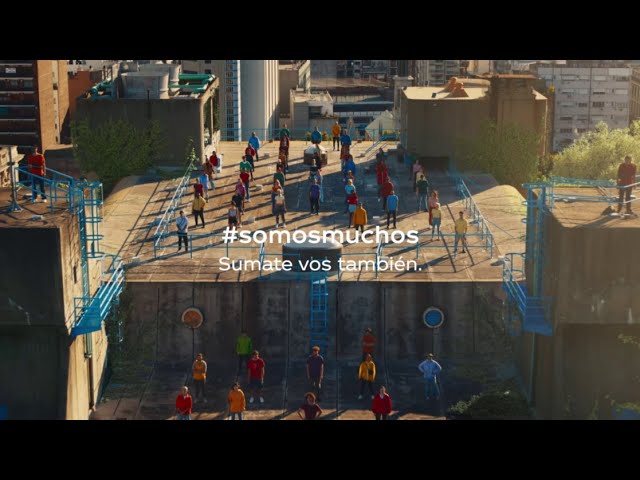 Vista aérea de personas sobre un edificio en Youtube