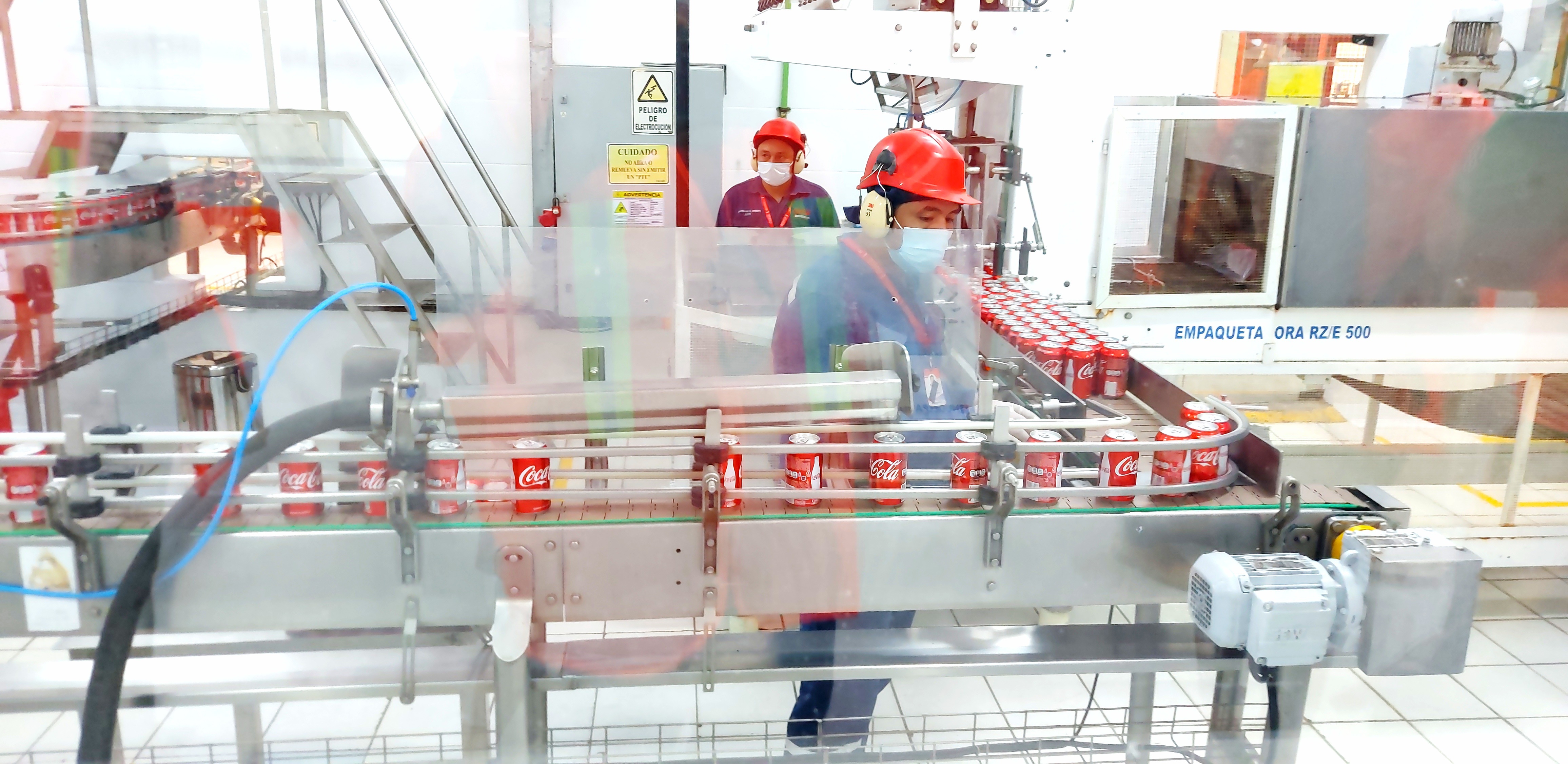 Línea de producción de latas de Coca-Cola