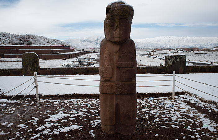 Estatua de Tiahuanaco, una comunidad situada a 57 kilómetros de la ciudad de La Paz y a una altura de 3.885 msnm., a 15 km del Lago Titicaca