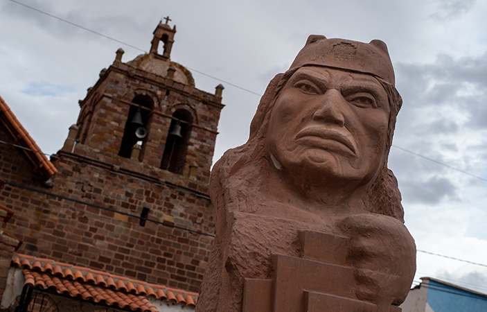 Estatua de Tiahuanaco, una comunidad situada a 57 kilómetros de la ciudad de La Paz y a una altura de 3.885 msnm., a 15 km del Lago Titicaca