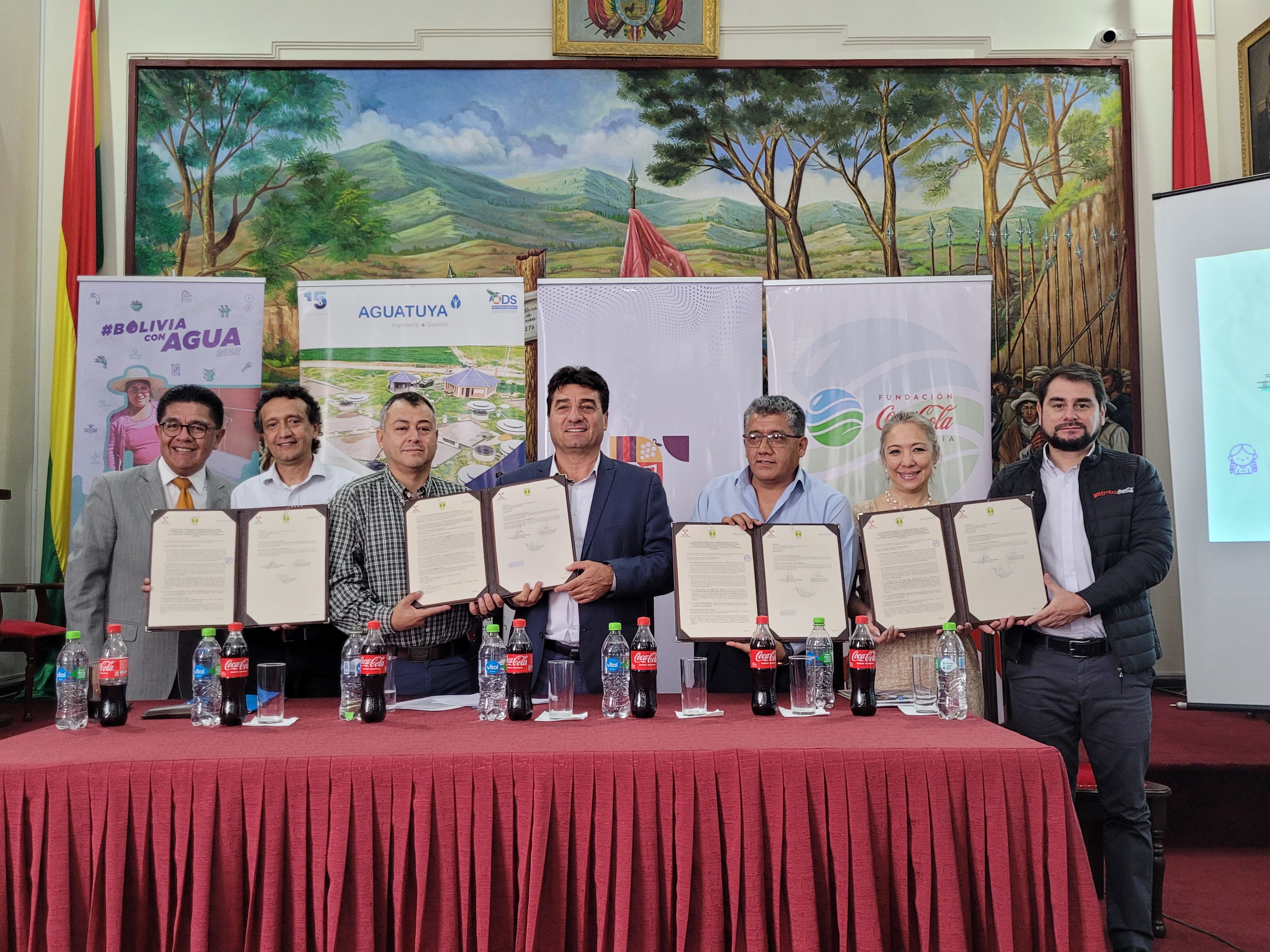 Firma de la alianza para iniciar los trabajos de acceso a agua en Tarija
