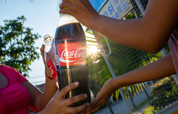 Intercambio de botellas retornables de Coca-Cola