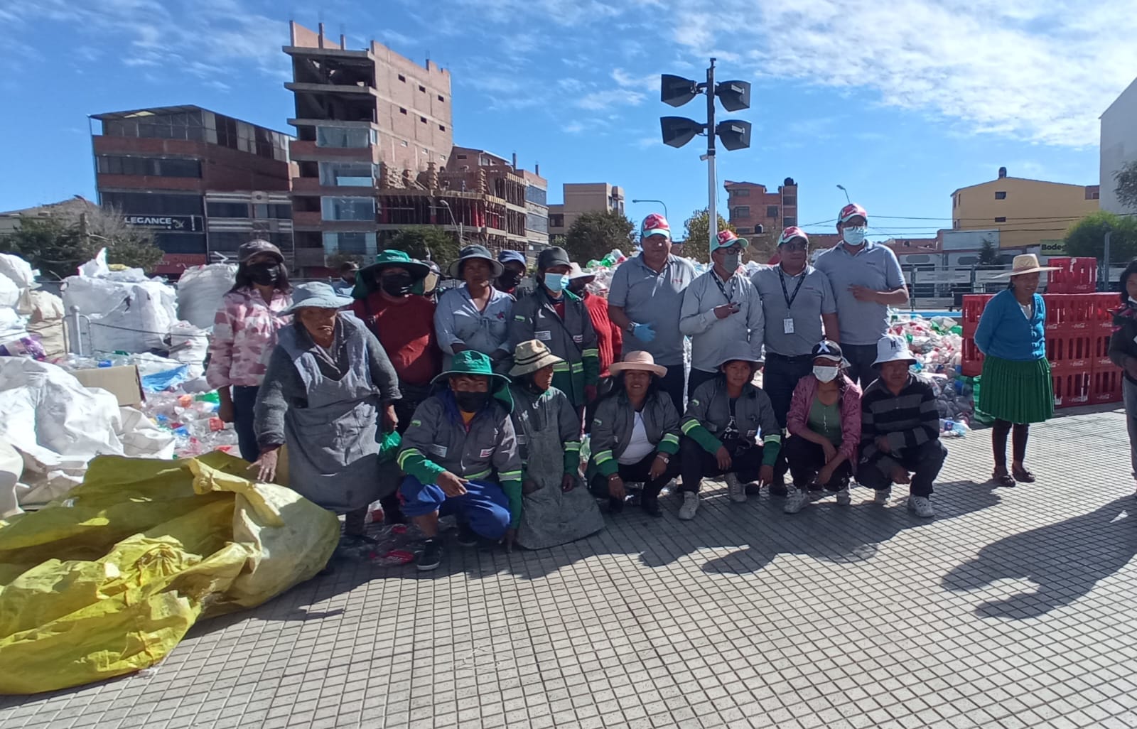 La Asociación de Recicladores Los Ángeles, junto al equipo Embol de la ciudad de Oruro