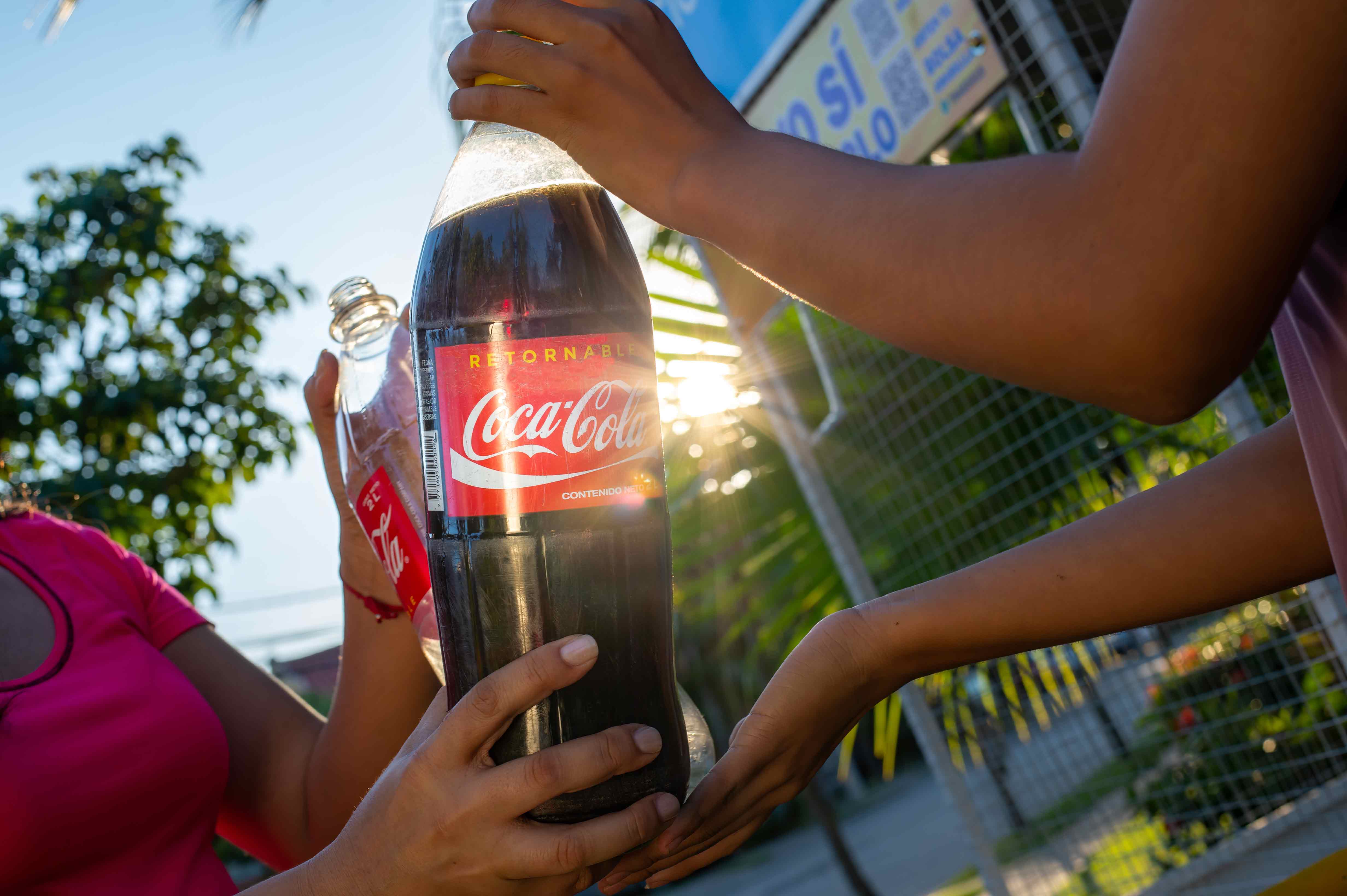 Intercambio de botellas retornables de Coca-Cola