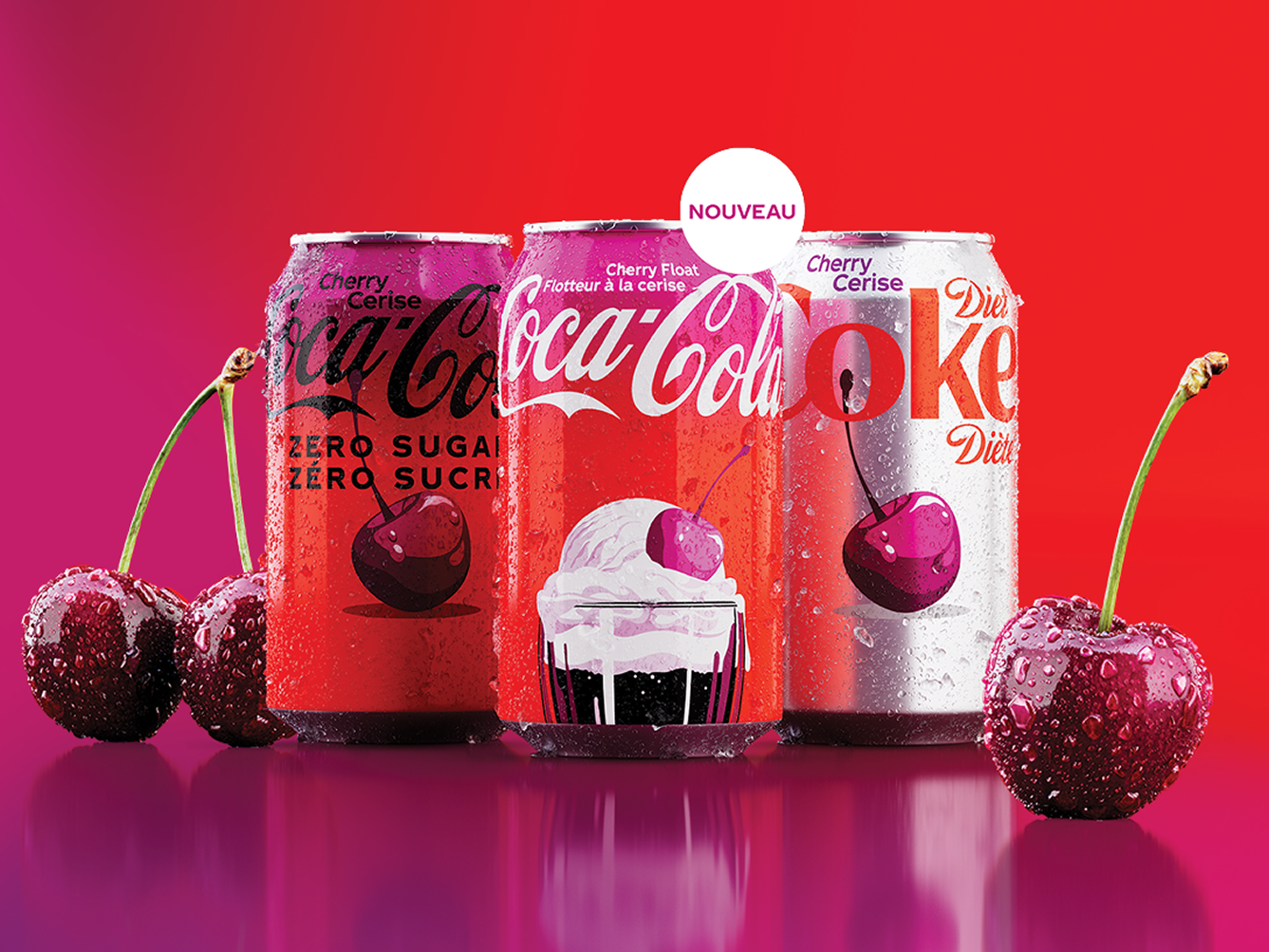 Canettes Coca-Cola Cerise, zéro sucre et Diète Coke cerise avec des cerises fraîches sur fond rose et rouge