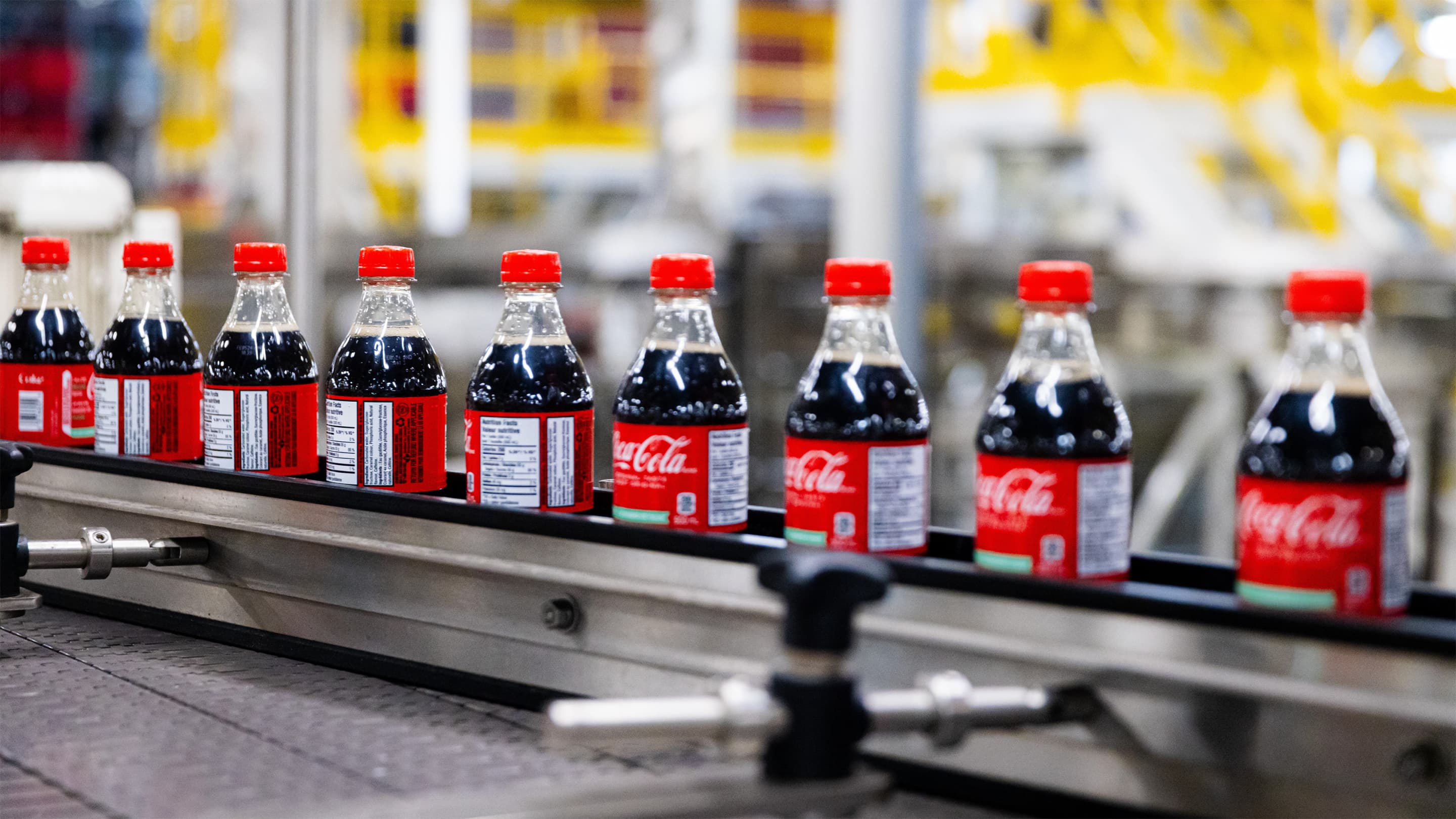 Coca-Cola lance sa bouteille avec 25 % de plastique marin recyclé