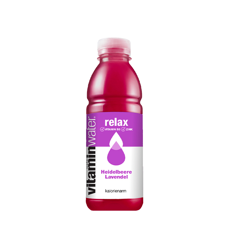 Eine Flasche Glacéau Vitaminwater  in der Variante relax Heidelbeere Lavendel.