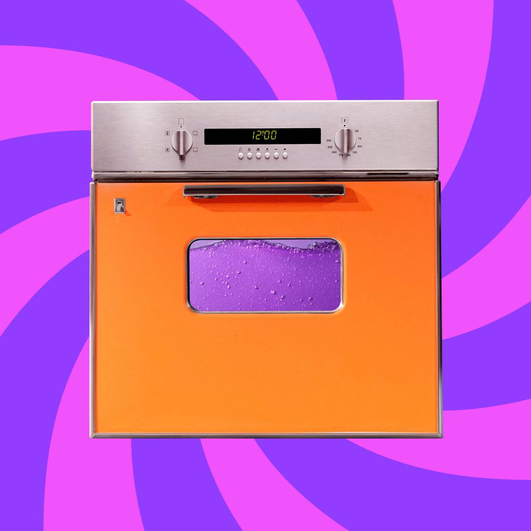 Küchengerät auf violett-pinkem Strudel-Hintergrund.