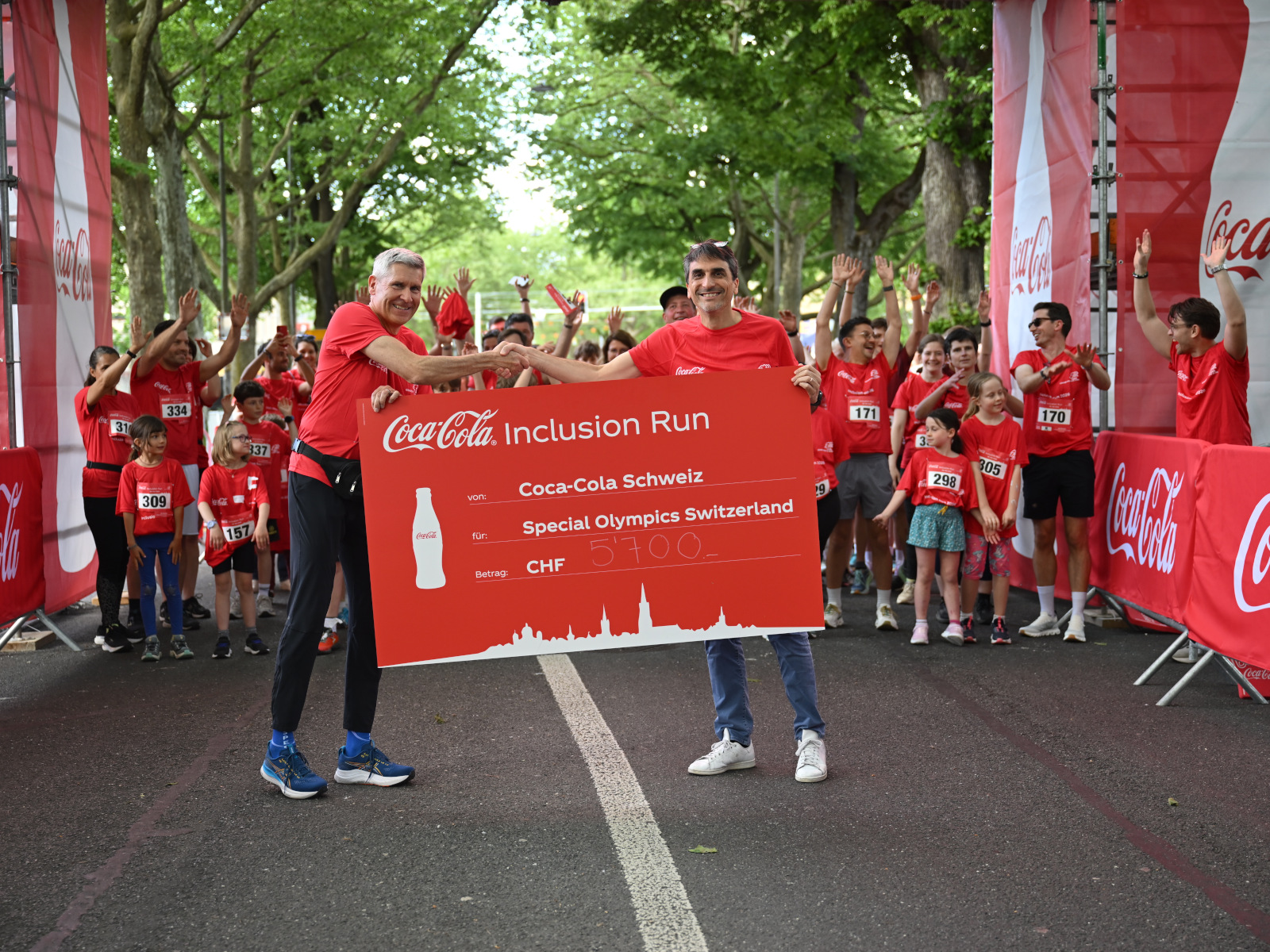 Le 8 mai, date anniversaire internationale de Coca-Cola, le Coca-Cola Inclusion Run s’est tenu pour la première fois en Suisse, dans le cadre du Grand-Prix de Berne. 
