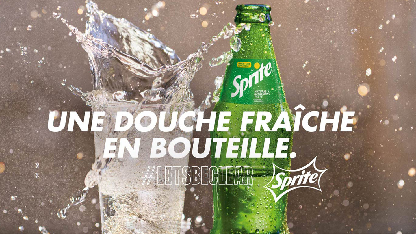 affiche publicitaire sprite avec texte « une douche fraîche en bouteille »