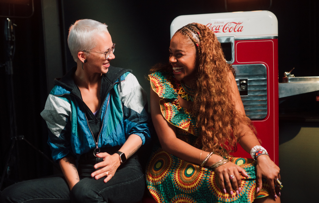 Nicky b fly et sa coach Stefanie Heinzmann souriantes