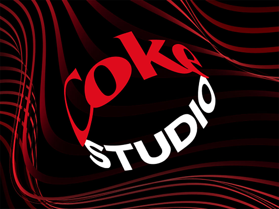 El artista Camilo tomándose de su bigote delante de un fondo negro con líneas rojas y el logo de Coke Studio junto a un texto que dice “Experimenta la magia de la música”