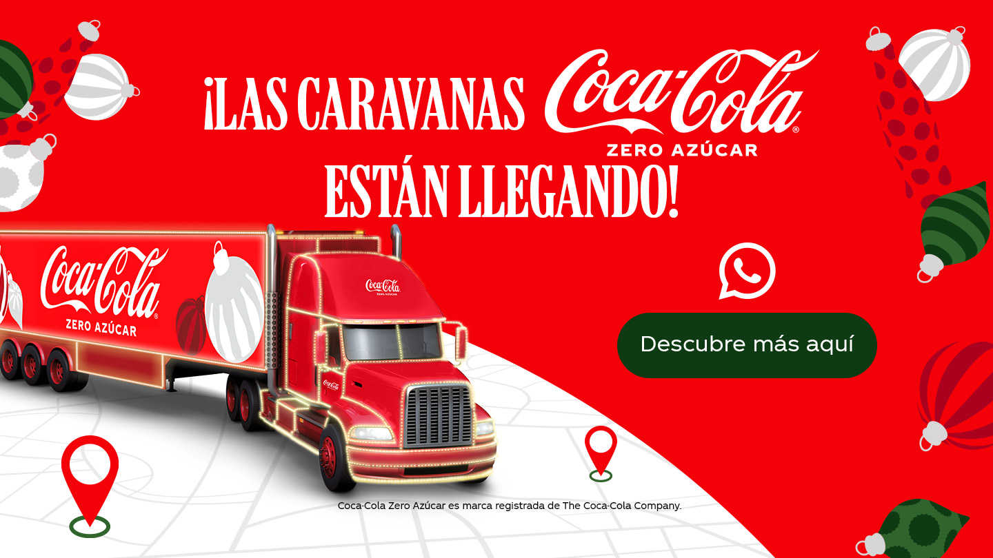 Escenario de concierto de Coke Studio iluminado con luces rojas brillantes y potentes haces de luz, con pantallas grandes mostrando contenido visual. Se aprecian siluetas de personas en el escenario