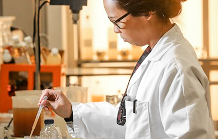 Una científica en un centro de Investigación y Desarrollo 