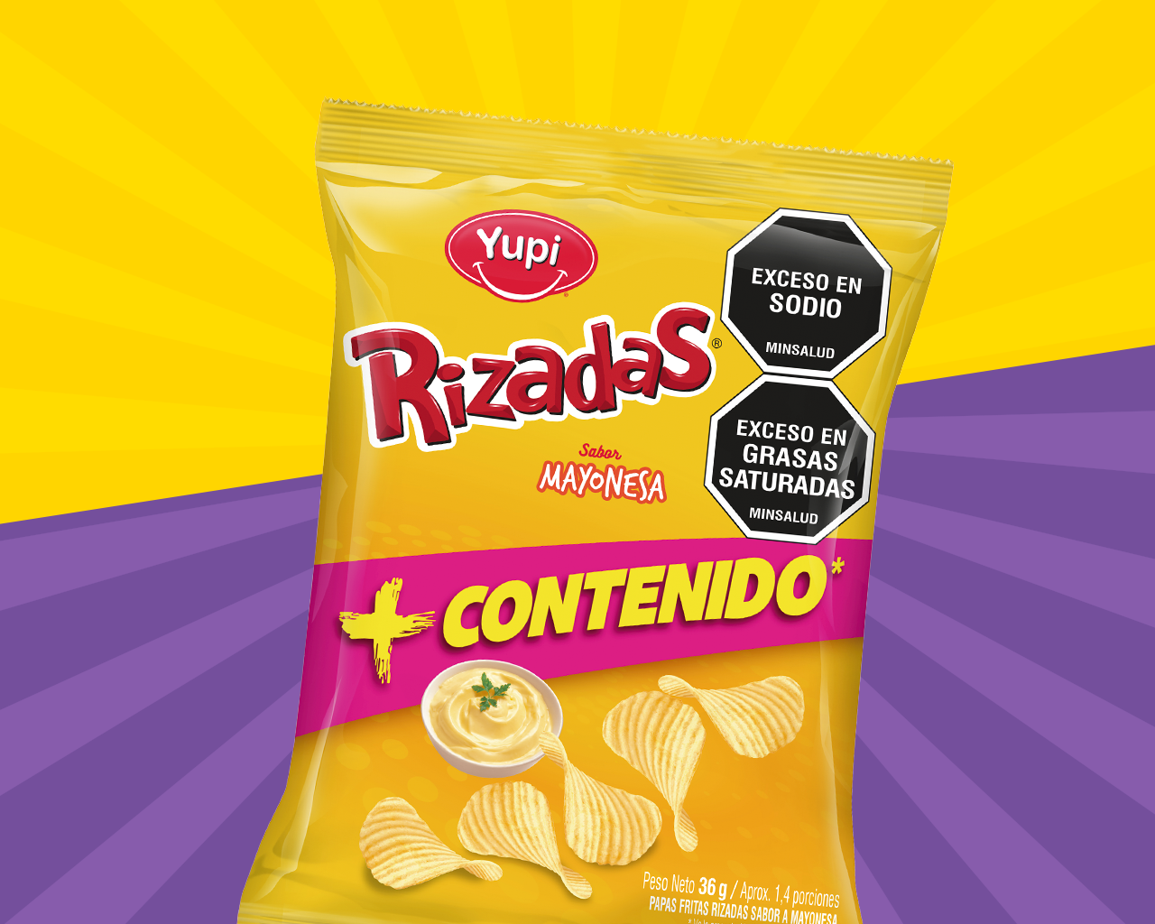 Paquete de Rizadas sabor mayonesa sobre un fondo amarillo y violeta.