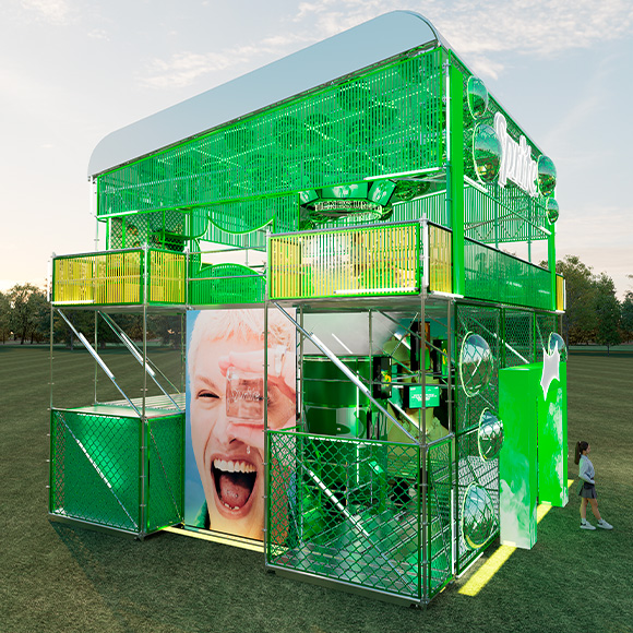Stand verde de Sprite en el predio del Festival La Solar.