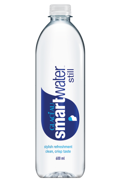 Glacéau Smartwater, neperlivá pitná voda s přidanými minerálními látkami ve skleněné lahvi