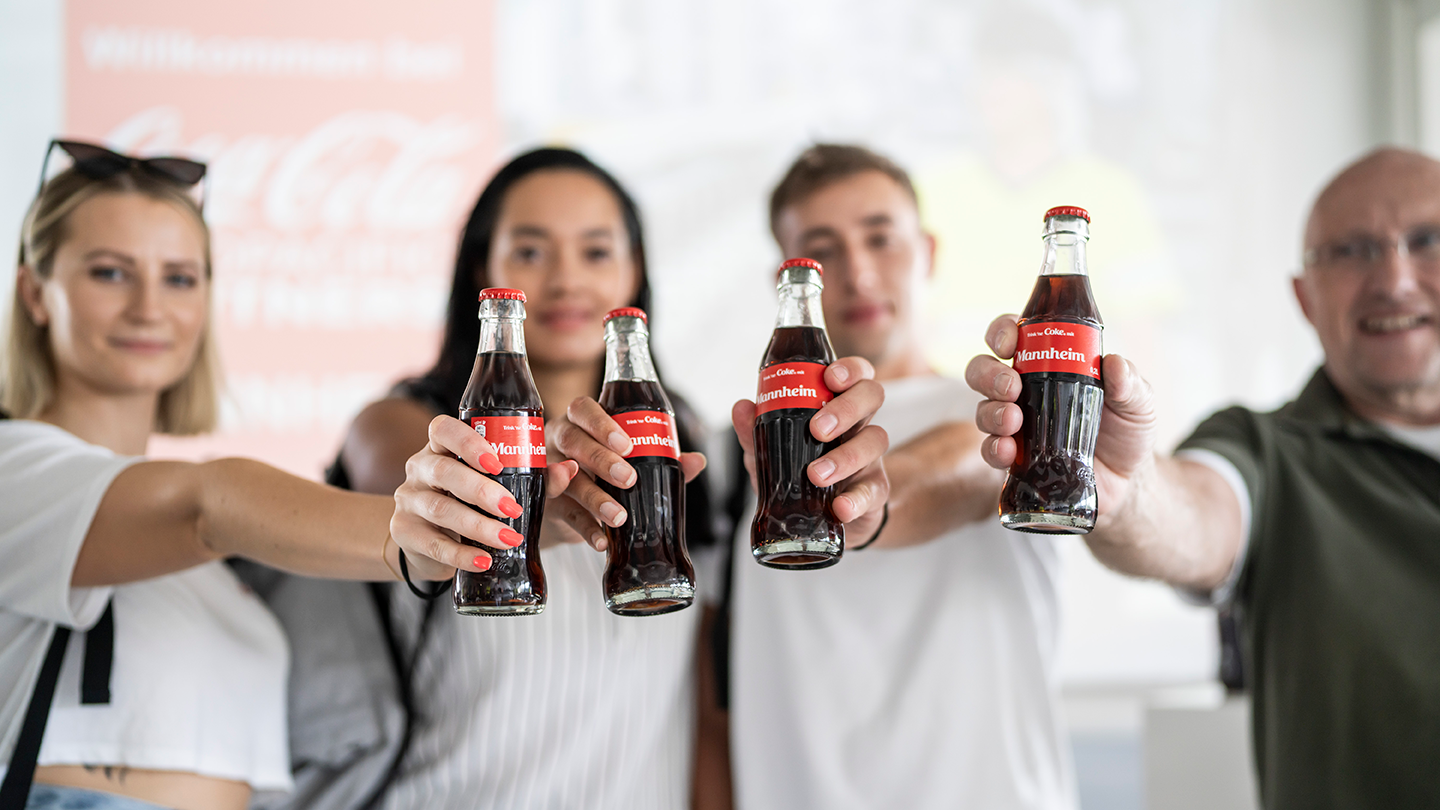 Vier Coke Fans zu Besuch bei Coca-Cola in Mannheim