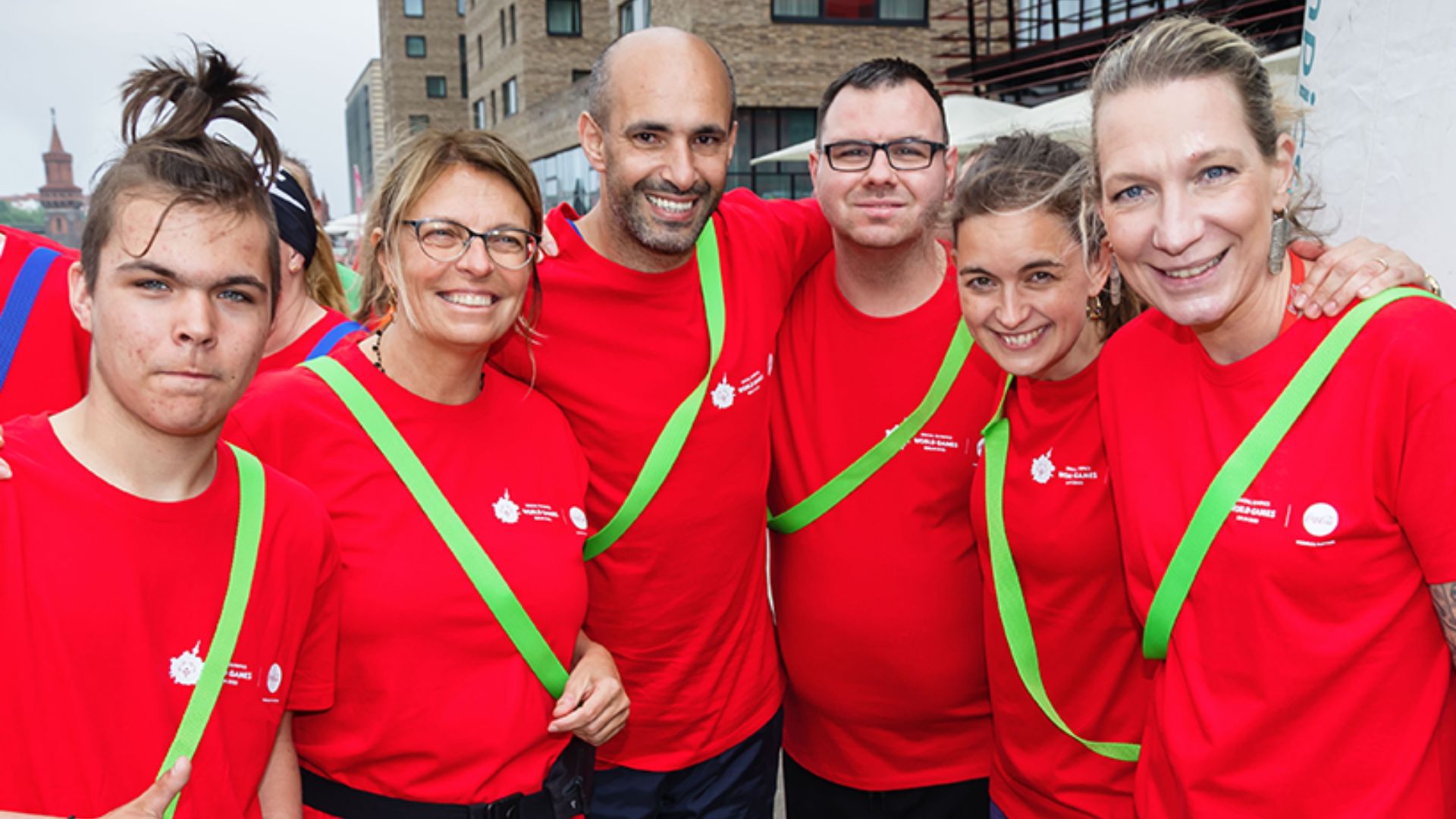 Alexandra Lüdicke (rechts) mit Coca-Cola Volunteers und und Athleten und Athletinnen von Special Olympics Coca-Cola Volunteers und Athleten und Athletinnen von Special Olympics