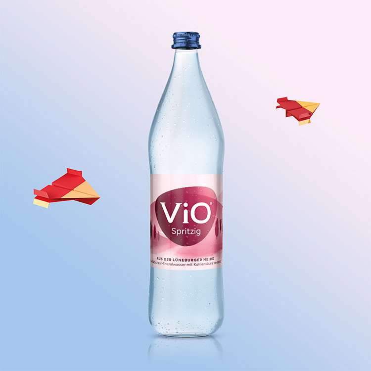 Eine Einliterflasche ViO Spritzig 