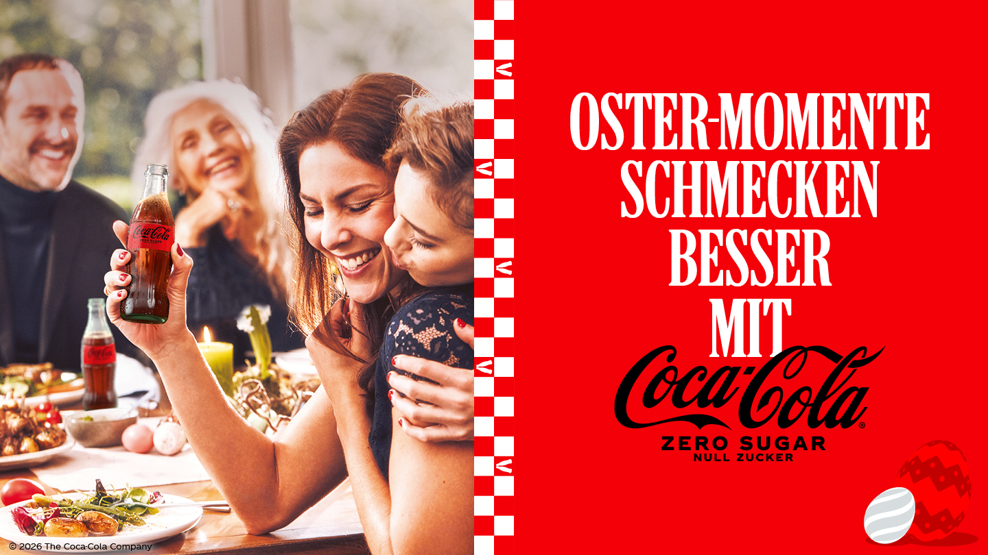 Menschen, die Coca-Cola essen und trinken