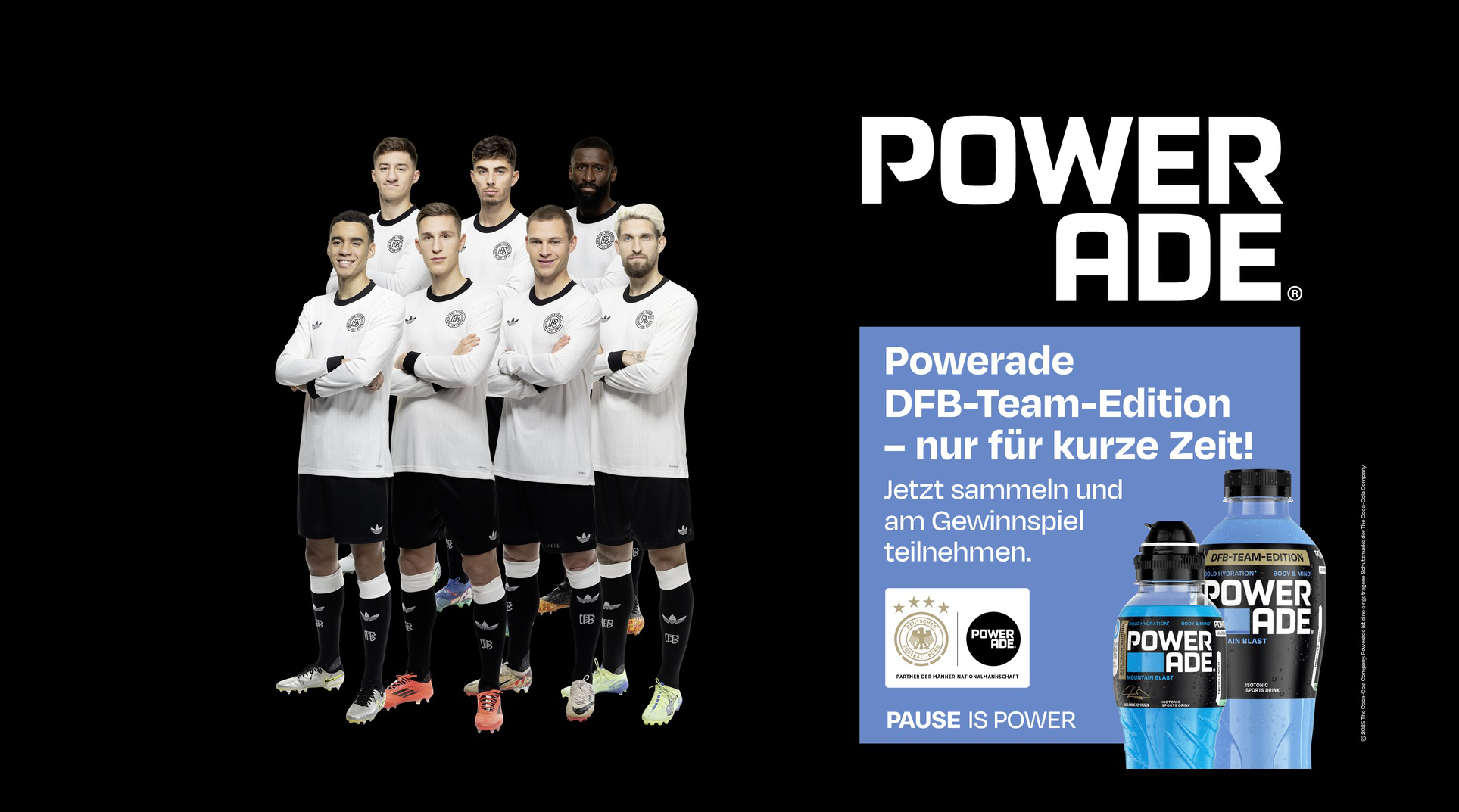 Ein Foto der DFB-Nationalmannschaft, rechts das Powerade Logo und der Schriftzug Powerade DFB-Team-Edition- nur für kurze Zeit