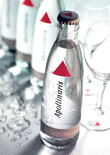 Eine Flasche Apollinaris